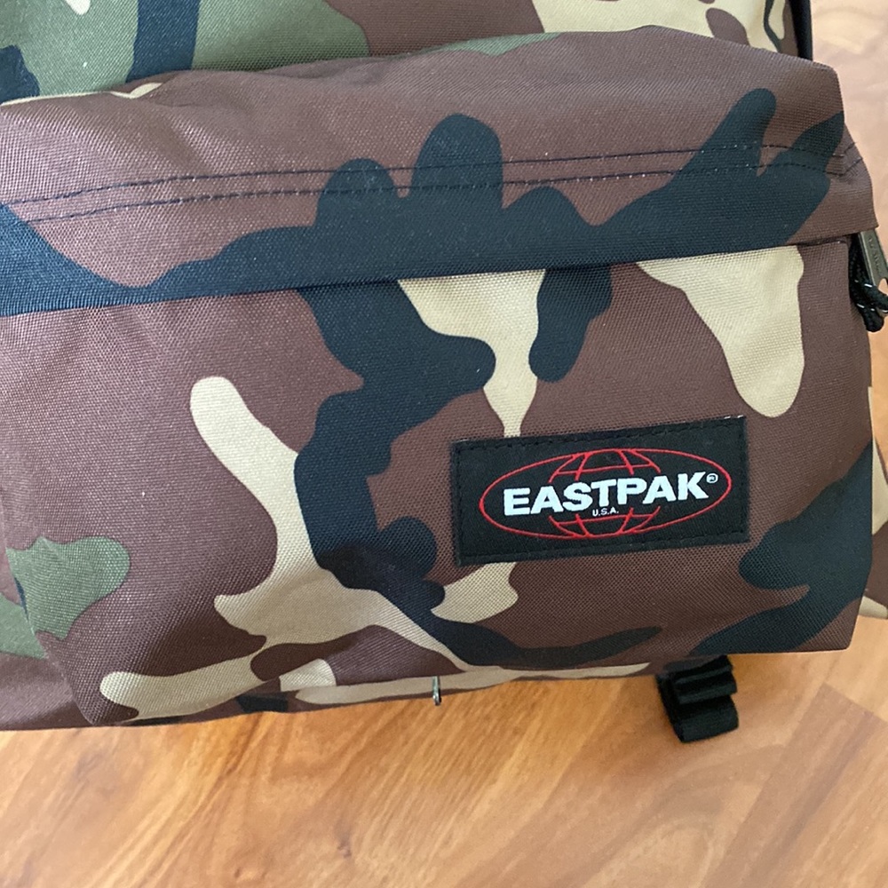 Eastpak Camo Padded Travell’r Backpack - Picture 4 of 11